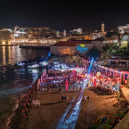 Oyo Deluxe Lägenhet