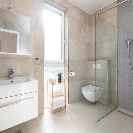 Oyo Deluxe Lägenhet *