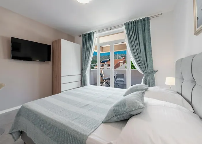 Oyo Deluxe Dubrovnik