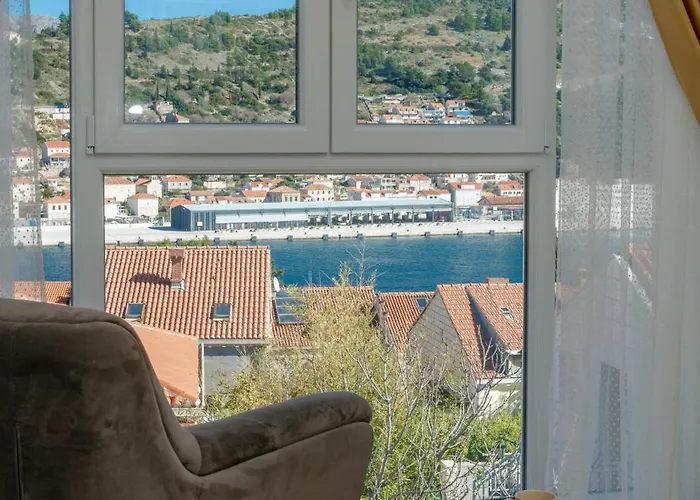 Oyo Deluxe Apartment *