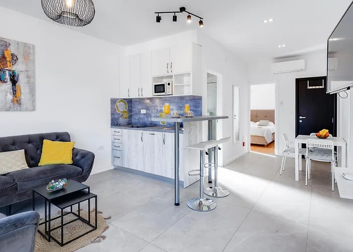 Oyo Deluxe Apartment