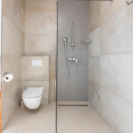 Oyo Deluxe * Dubrovnik